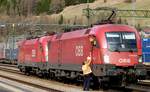 06. April 2011, Bahnhof Brenner, zwei Taurus-Loks,1116 073 und 1016 019, rüsten zur nächsten Fahrt.