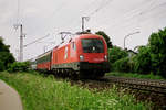 27. Mai 2003, Perach bei Freilassing, Lok 1116 076 der ÖBB fährt mit einem EC in Richtung Salzburg.