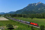 Mit dem Leerzug vom Zementwerk Rohrdorf nach Kirchbichl in Tirol waren am 18. Mai 2020 die 1116.114 und ein weiterer Taurus am Zugschluss unterwegs. Bei Kirnstein konnte ich den Ganzzug bestehend aus Waggons der Gattung Falns aufnehmen. 