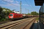 ÖBB Siemens Taurus 1116 056-3 mit Kesselwagen in München Trudering am 11.08.20 vom Bahnsteig aus fotografiert