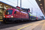 1116 078-1 mit ihrer Dosto Garnitur. Einem CAT Wagen und Cityshuttle Steuerwagen in Dornbirn Bhf. als S-Bahn. 19.10.20