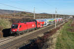 1116 096 mit R 2323, kurz vor Pfaffstätten unterwegs nach Wr. Neustadt Hbf. Das Foto entstand am 22.11.2020.