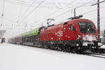 14.01.2021 die ersten Spotterbilder des Jahres 2021 und dann solch ein Schneetreiben. Trotz der Nähe sind die Schneeflocken recht prominent im Bild. Im Bahnhof Dornbirn. 