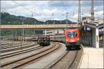Mit 10 Minuten Versptung rollt die 1116 115  mit dem OEC 162  TRANSALPIN  nach Basel aus dem Bahnhof Kufstein.
