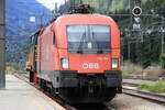 ÖBB 1116 105-1 brachte den EC 81 von München Hbf bis zum Grenzbahnhof. Von dort übernahm 1216 009-1 den Zug bis nach Bologna Centrale. Aufgenommen im Grenzbahnhof Brenner/Brennero am 03.09.2014