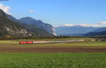 1116 127 und 1116 254 mit dem EC 164  Transalpin  (Graz Hbf-Zürich HB) bei Flaurling 16.10.21