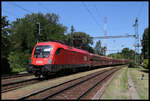 am 13.7.2022 um 11.41 Uhr fuhr der ÖBB Taurus 1116.130 mit einem schweren Erzzug nach Koper in den Bahnhof Örtilos ein.