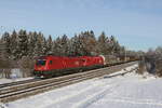 1116 266 und 1116 104 waren am 13. Dezember 2022 bei Grabenstätt im Chiemgau in Richtung München unterwegs.