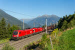 1116.192 und 163 mit ein Güterzug bestehend aus offenen Güterwagen in der Nähe von Penk (Tauernbahn-Südrampe) - 19.08.2023