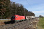 1116 076 mit einem gemischten Güterzug aus Salzburg kommend am 24. Februar 2024 bei Hufschlag/Traunstein.