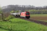 Einen Kesselwagenganzzug aus Rače hat am 30.3.2024 die 1116 188 in Spielfeld-Straß übernommen und bringt diesen nach Graz Vbf hier kurz vor Leibnitz bei Wagna.