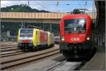 1116 185 fhrt mit dem EC 87  TIEPOLO , von Mnchen nach Venezia Santa Lucia, aus dem Bahnhof Kufstein. Nchster Halt ist Wrgel Hauptbahnhof. (04.07.07)