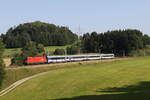 1116 086 mit dem  Polen-Nachtzug  aus Salzburg kommend am 13. August 2025 bei Vachendorf im Chiemgau.