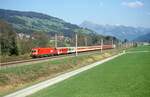 ÖBB 1116 127-0 mit Zug 1508 (Salzburg Hbf - Innsbruck Hbf) bei Kirchberg in Tirol, 21.09.2003.