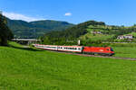 Auch bereits Geschichte ist der IC 601  Kalkalpen  von Linz nach Graz HBF. Seit Herbst 2025 verkehrt diese Verbindung als IR 601 und wird aus einem Triebzug der Baureihe 4746 gebildet. Am 31. Mai 2025 war die 1116.051 für die Beförderung des innenalpinen Schnellzugs eingeteilt, regulär wäre dies Aufgabe einer Lok der Baureihe 1144 gewesen. Kurz nach Verlassen des Bahnhofes Windischgarsten konnte ich den Zug bei Pieglmoos aufnehmen.