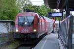 BREGENZ (Vorarlberg), 22.04.2025, ÖBB 1116 083 als Linie REX1 bei der Einfahrt in den Endbahnhof Bregenz Hafen