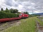 �BB 1116 261-8 (aufgenommen am 1.6.2026) mit einem leeren Containerzug zwischen bei Villach