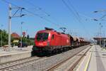 Ein ungewohnter Anblick auf der ehemaligen GKB-Strecke nach Wies-Eibiswald war am 24.5.2026 die 1116 042 mit ihrem Schotterzug.
Es wurden die beiden Streckengleise zwischen Weststeiermark und Frauental-Bad Gams nachgeschottert und werden dem Planz�gen im Bahnhof Frauental-Bad Gams ausgewichen.