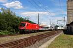 Ein eigentlich gutes Konzept, das leider nicht unter einem guten Stern steht ist die 'Rollende Landstra�e'. Von etlichen Verbindungen durch �sterreich ist lediglich die Verbindung zwischen Maribor und Wels sowie zwischen W�rgl und Brennersee.
Die Ro ...