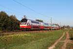 Nachdem Anfang 2024 die Wendez�ge in der Steiermark aus dem Nahverkehr verschwunden sind, haben sie seit Mitte September wieder ein Comeback in Form der modernisierten Doppelstockwendez�ge.
Auf der Linie S1 zwischen M�rzzuschlag und Spielfeld-Stra� verkehren vierteilige Z�ge bespannt mit Triebfahrzeugen der Reihe 1116.
Am Morgen des 23.9.2026 zieht die 1116 157 die S1 4008 von Leibnitz nach M�rzzuschlag hier kurz hinter Wildon.