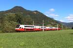 Seit Mitte September ersetzen im steirischen Verlauf der S�dbahn vierteilige Doppelstockwendez�ge mit 1116er die Desiro Mainline Flotte der Reihe 4744. 
Diese werden im Wiener Bereich wegen des ETCS Ausbaus der Stammstrecke ben�tigt.
Am 15.9.2026 schiebt die 1116 188 die S1 4021 angef�hrt von 8633 036 von M�rzzuschlag nach Leibnitz hier bei Peugen kurz vor Frohnleiten.