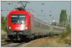 Er war ja bis zum Fahrplanwechsel im Dezember 2006 mit einer italienischen Garnitur und 1044er unterwegs.