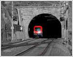 Kleine Spielerei mit Farbe und SW. 1116 202 verlsst mit einem Autoganzzug gerade den Galgenbergtunnel vor St. Michael. Die Aufnahme entstand am 6.3.2008