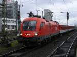 BB Taurus 1116 109-8 mit CNL 13364 aus Wrgl mit Kurswagen aus
Bozen und Selzthal erreichte mit + 75 Minuten Dortmund Hbf.,
auf Gleis 10 ,Ausfahrt in den Dortmunder Betriebsbahnhof,Wagen
Abstellung ,der Taurus fhrt dann leer bis Kln.(16.03.2008)