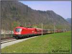 1116 252 wird in ein paar Minuten mit einem leeren PKP Falszug den Bahnhof Pernegg durchfahren. 12.04.2008