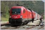 Es gibt ja auch schne rote Ochsen *gg*, vorausgesetzt sie sind gewaschen, was bei 1116 181 leider noch immer nicht der Fall ist. R 2215 von Retz nach Payerbach-Reichenau am 10.4.2008 beim Halt in Schlglmhl.