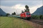 1116 181  Hanspeter  legt sich beim Kloster Raisach mit dem InterCity 83  Paganini , von Mnchen Hbf nach Verona Porta Nuova, in die Kurve. (03.07.2008)
