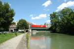 Eine 1116 berquert am 05.07.08 mit EC 115 `Wrthersee´ nach Klagenfurt die Isartalstrae in Mnchen