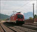 1116 164 schleppt den REX 1502 von Schwarzach St.Veit nach Innsbruck Hbf und durchfhrt den Bahnhof Kundl im Unterinntal.