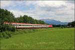 Eine 1116er bringt den OEC 564  KUFSTEIN - DIE PERLE TIROLS  nach Innsbruck Hbf. Nchster Halt ist Kufstein. (05.07.2008)
