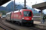 Mit 1116 210-4 erreicht BB-Eurocity  Handl Tyrol Speck  leicht versptet Kufstein/Tirol am Morgen des 24. Augusts 2008. Satte 15 Wagen hatte die Lok am Haken.