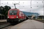 Wechsel nach Schwaz: 1116 120 und eine 1144er schleppen einen Gterzug durch das Inntal Richtung Wrgl. (07.07.2008)
