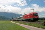 1116 189 hat den  Starzug  OEC 163  TRANSALPIN , Basel SBB - Wien Westbahnhof, in Buchs(SG) bernommen und bringt in bei Schwaz in die sterreichische Landeshauptstadt. (08.07.2008)
