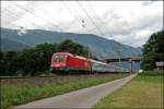Von der Steiermark zum Bodensee ist die 1116 156 unterwegs. Sie hat in Graz Hbf den OEC 668  CARITAS Kinderpatenschaften  bernommen und bringt ihn nach Bregenz. (08.07.2008)
