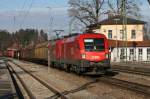 1116 076 und 1116 195 mit einem Gterzug am 17.01.2008 in Aling.