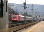 BR 1116 184 fhrt mit einem Personenzug durch Bheimkirchen am 28.02.2009