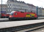 MAV 1116 063-7 wartet im Wiener Westbahnhof auf Einfahrt in die Traktion Wien West. 05.04.2009.