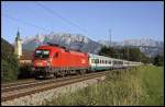 Mit Versptung ist 1116 081 mit dem  EC 84 Michelangelo, Rimini - Mnchen Hbf, im Inntal unterwegs. An zweiter Stelle luft ein Cisalpino Speisewagen mit. (29.07.2009)
