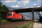 1116 180 rauscht mit dem OEC 160 „VORALBERG“, Wien West – Zrich HB, durch das Inntal. (07.08.2009)