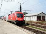 1116 035-5 mit einem Eilzug im Bahnhof Bruck/Leitha, am 21-08-2002