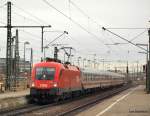 1116 229-4 fhrt am 21.03.10 mit dem IC 2082  Knigssee  Berchtesgarden Hbf - Hamburg-Altona in Mnchen-Ost ein.