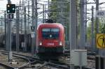 Taurus 1116 037 fahrt mit einem gemischten Gterzug kommend von Wien gleich durch den St.Pltener Hauptbahnhof Richtung Linz.