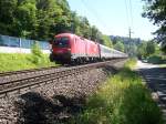 Br 1116 054 mit einem Personenzug bei Klagenfurt am 20.5.2005 um 10.13UHR        