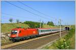 1116.100 fhrt mit dem OEC 748 seinem Ziel Innsbruck Hbf entgegen. Loosdorf, am 10. Juli 2010