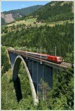 1116 181  Hanspeter  fhrt mit EC 111 von Mnchen nach Klagenfurt.Hier berquert der Zug die Pfaffenberg-Zwenberg Brcke nahe Penk.