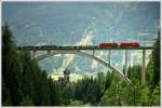 Zwei 1x16 berqueren die gigantische Falkensteinbrcke nahe Obervellach.